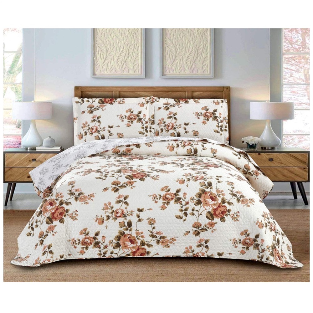 Floral Quilt Set Full/Queen or Twin